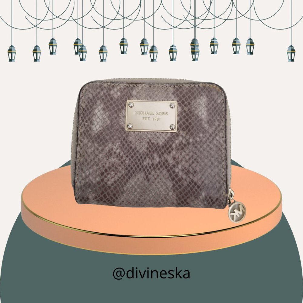 Auth MICHAEL KORS Snakeskin Grey Zip Square Bifold Zip Around Wallet Gold